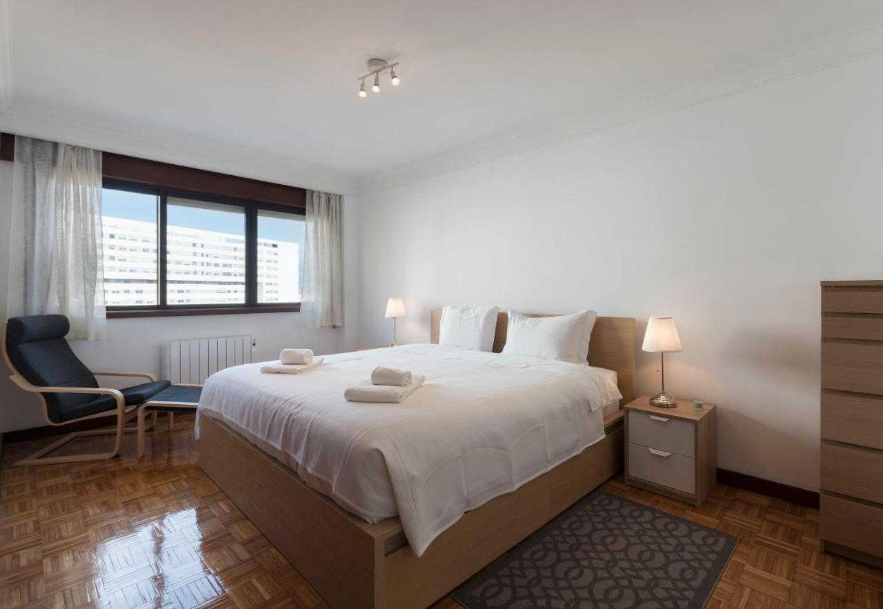 Lovelystay - Charming 3Br Flat W/ Free Parking In Devesas Vila Nova de Gaia Exteriör bild