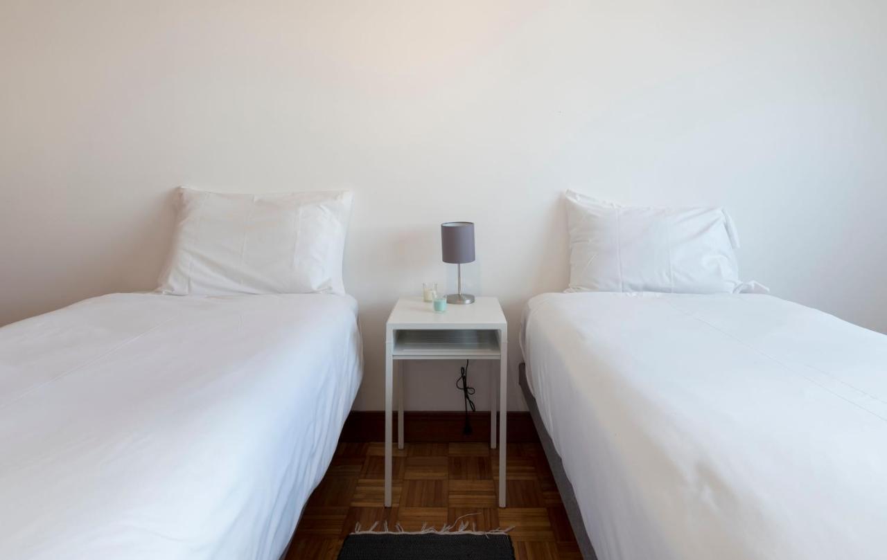 Lovelystay - Charming 3Br Flat W/ Free Parking In Devesas Vila Nova de Gaia Exteriör bild