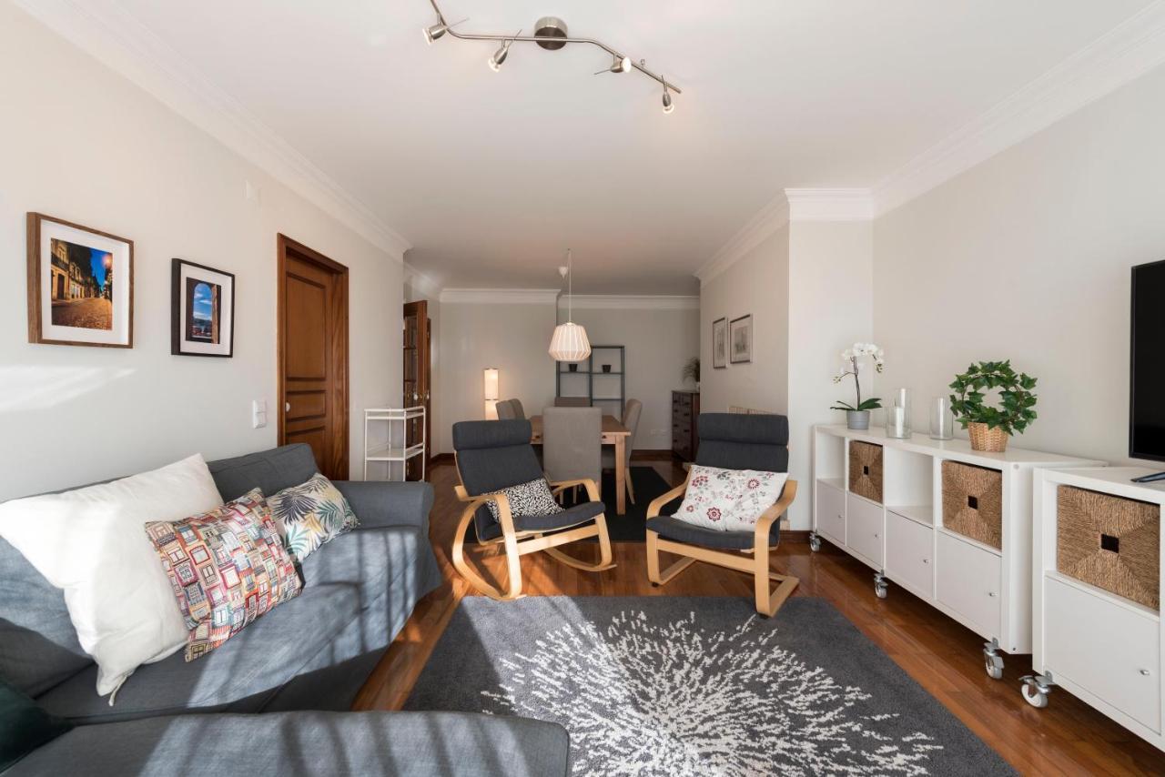 Lovelystay - Charming 3Br Flat W/ Free Parking In Devesas Vila Nova de Gaia Exteriör bild