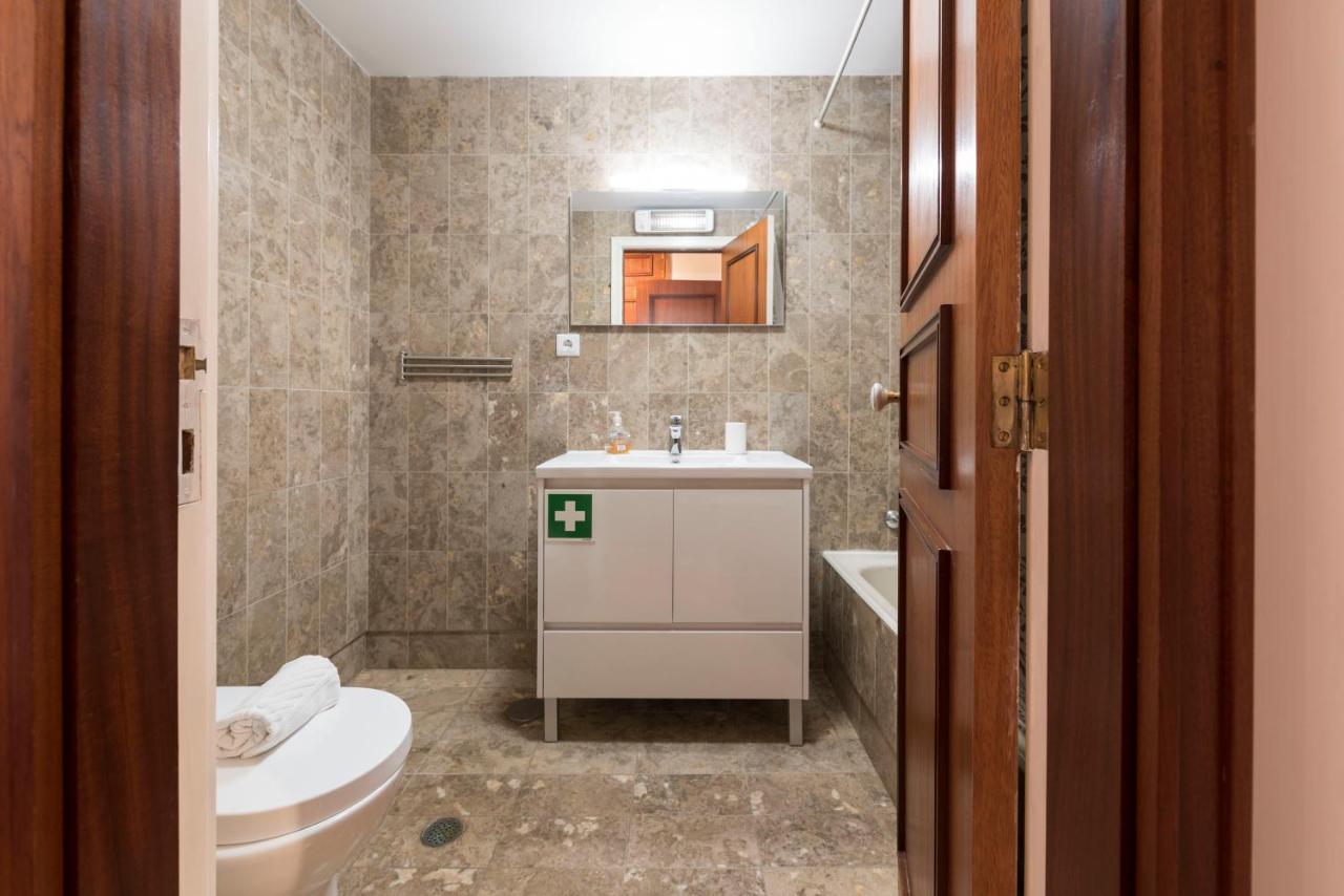 Lovelystay - Charming 3Br Flat W/ Free Parking In Devesas Vila Nova de Gaia Exteriör bild