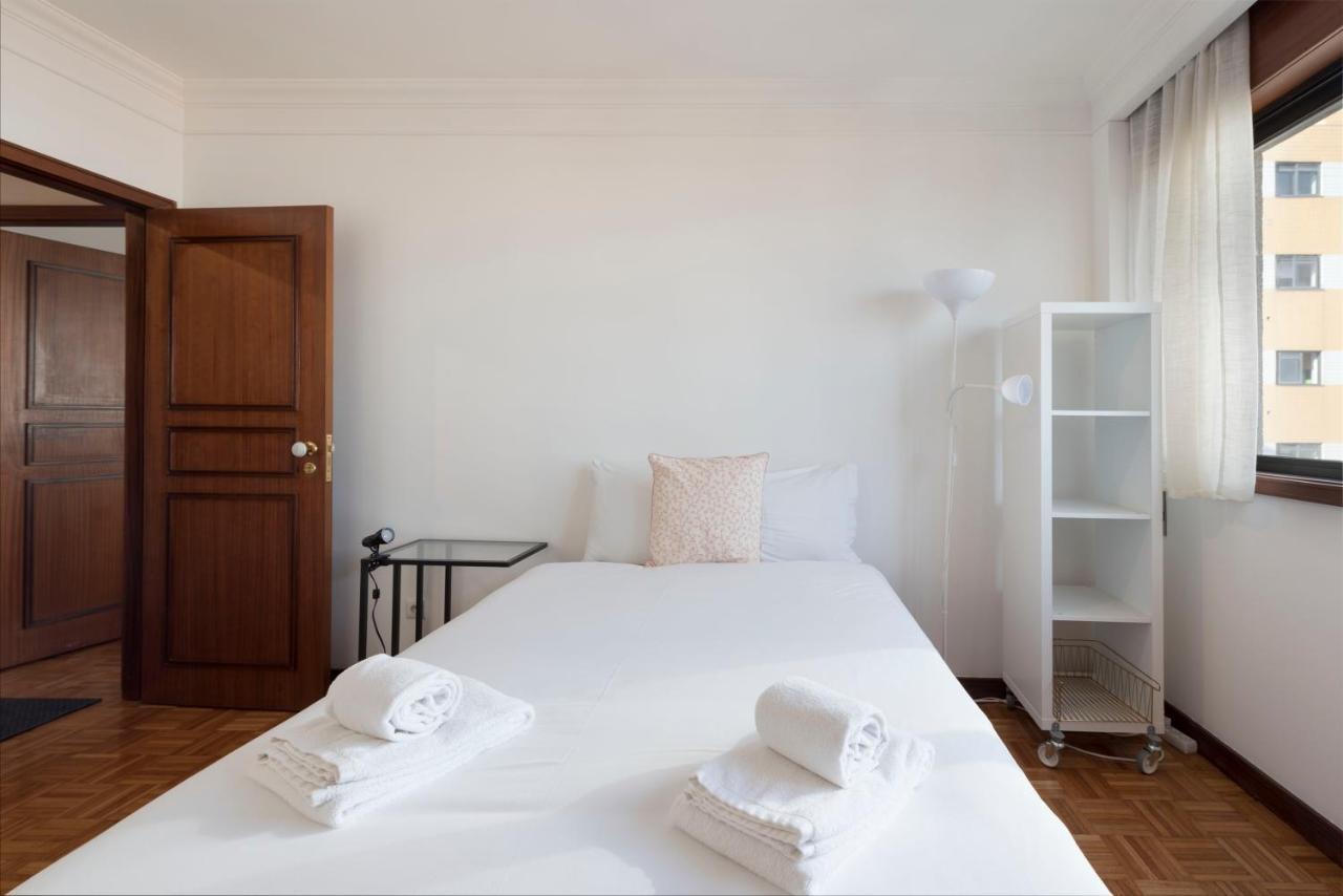 Lovelystay - Charming 3Br Flat W/ Free Parking In Devesas Vila Nova de Gaia Exteriör bild