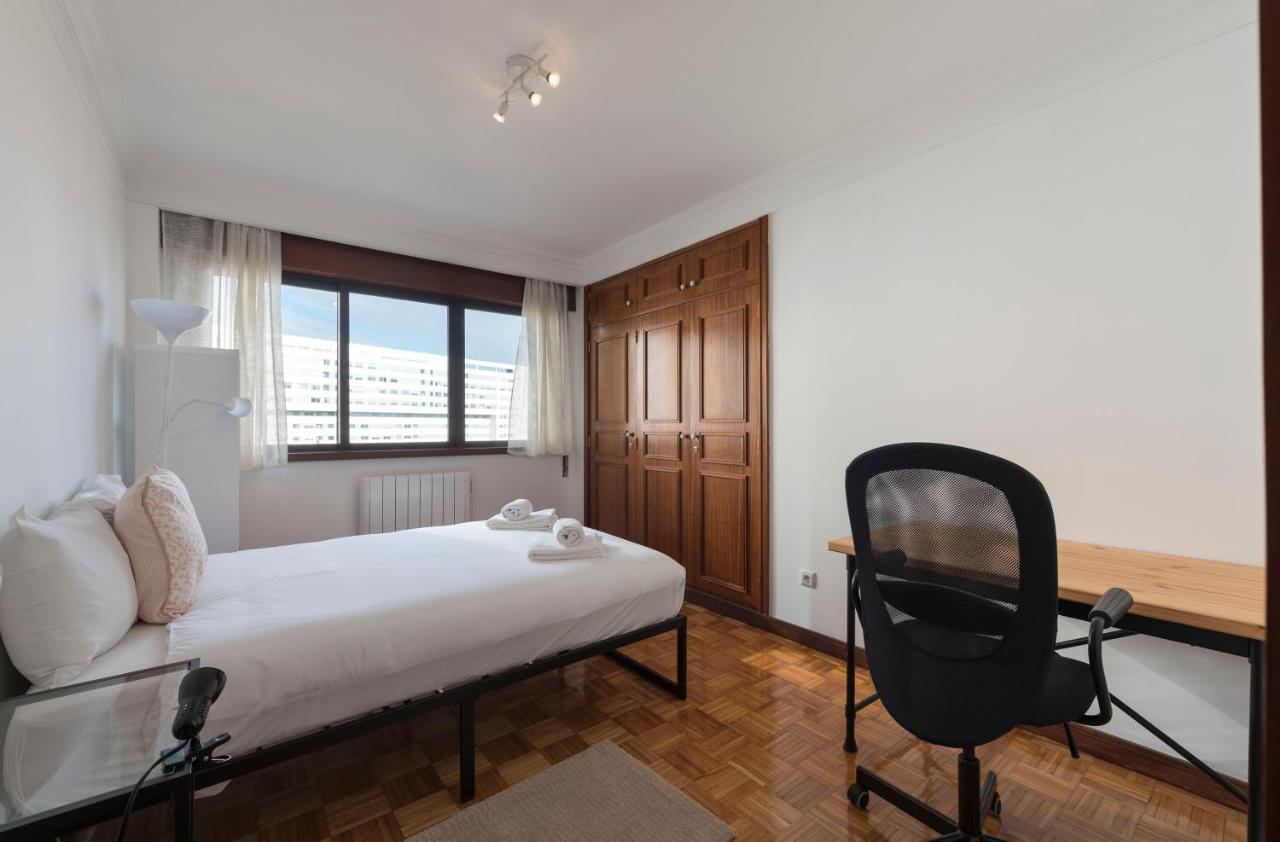 Lovelystay - Charming 3Br Flat W/ Free Parking In Devesas Vila Nova de Gaia Exteriör bild