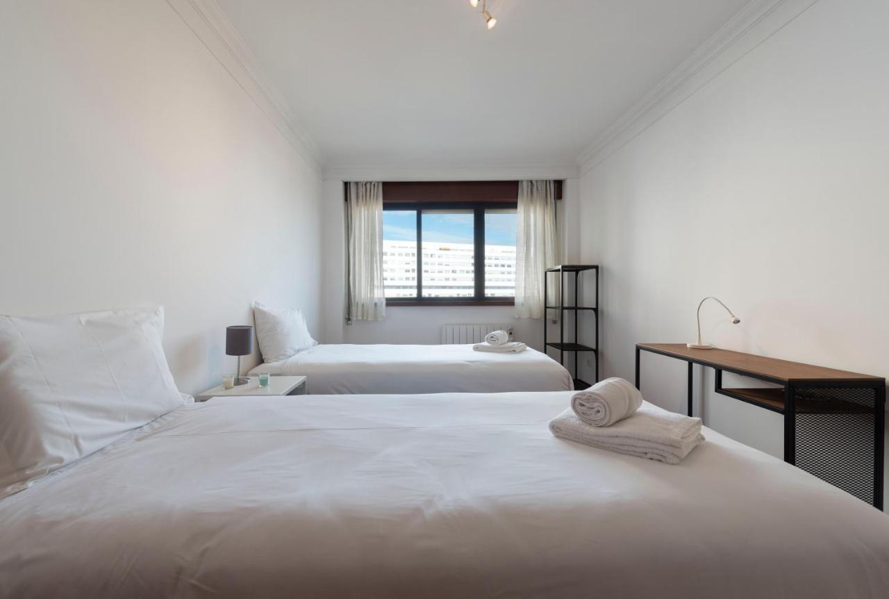 Lovelystay - Charming 3Br Flat W/ Free Parking In Devesas Vila Nova de Gaia Exteriör bild