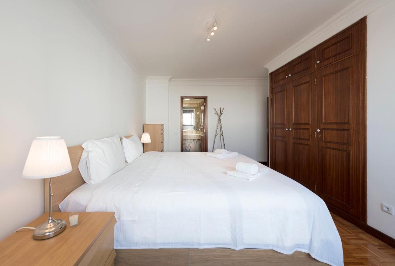 Lovelystay - Charming 3Br Flat W/ Free Parking In Devesas Vila Nova de Gaia Exteriör bild