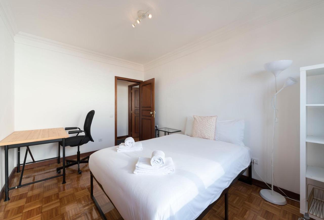 Lovelystay - Charming 3Br Flat W/ Free Parking In Devesas Vila Nova de Gaia Exteriör bild