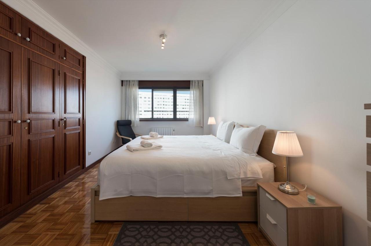 Lovelystay - Charming 3Br Flat W/ Free Parking In Devesas Vila Nova de Gaia Exteriör bild